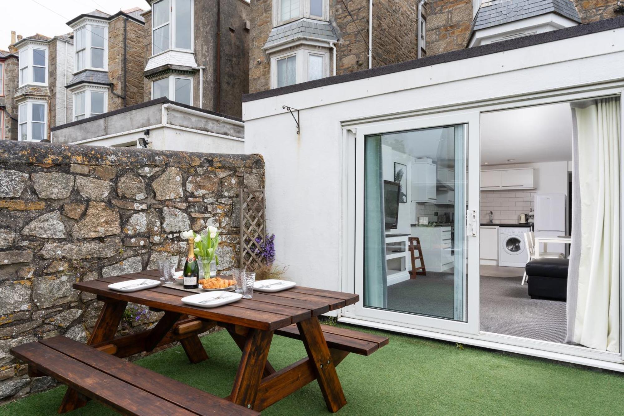 Modern Garden Apartment In A Large Victorian House Penzance Exterior foto